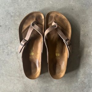 EUC BIRKENSTOCK thong style sandal.